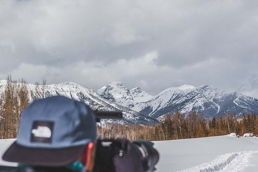 photographer-shooting-mountains.jpg